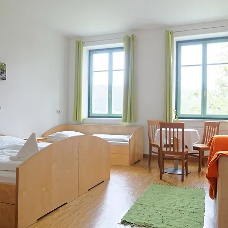 Хостел Jugend- Und Familiengaestehaus Cap Woerth Фельден-ам-Вёртер-Зе