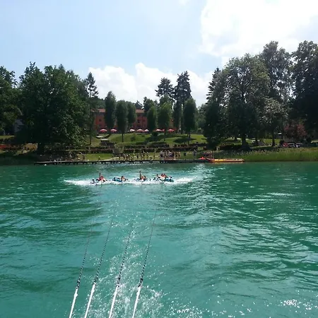 Jugend- Und Familiengaestehaus Cap Woerth * וולדן אם וורתרסי